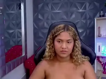 Chaturbate Live Sex Cam of cristal_war