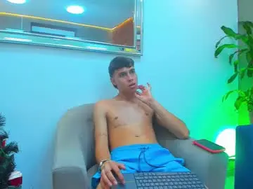 Chaturbate Live Sex Cam of tommy__scott