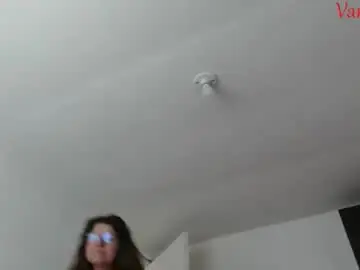 vanessared2 from chaturbate