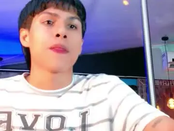 carolinejesh from chaturbate