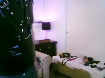 Chaturbate Live Sex Cam of latexminheadroom