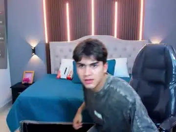 Chaturbate Live Sex Cam of tommy18__