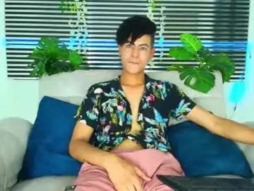 Chaturbate Live Sex Cam of thiiagosaeenz