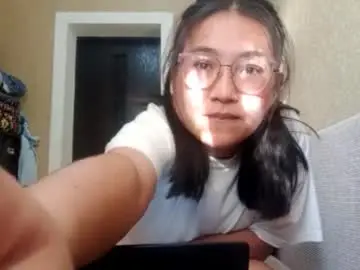 Chaturbate Live Sex Cam of yuonneaquilar