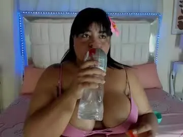 Chaturbate Live Sex Cam of lunaablaze