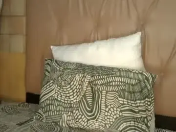 Chaturbate Live Sex Cam of lucile_carrie