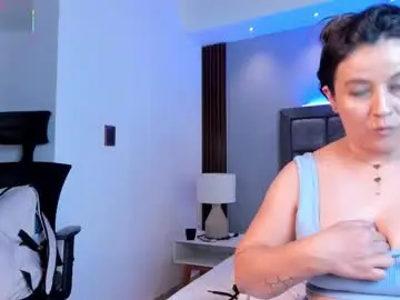 Chaturbate Live Sex Cam of susann_ross