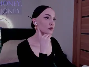 Chaturbate Live Sex Cam of mistress_mialibra