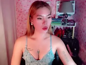 Chaturbate Live Sex Cam of andrea06121998