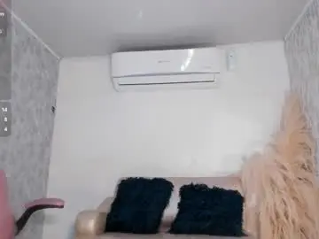 Chaturbate Live Sex Cam of isabellaa23