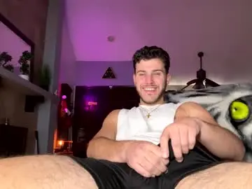 Chaturbate Live Sex Cam of wentbrokeonstrippers