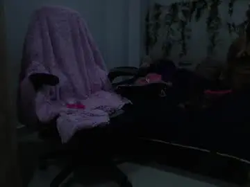 Chaturbate Adult Video Chat of maddiie_and_clyde