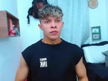 Chaturbate Live Sex Cam of lucas_luxx1