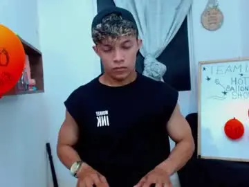 Chaturbate Live Sex Cam of lucas_luxx1