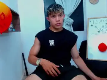 Chaturbate Best live sex cam show of lucas_luxx1