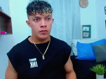 Chaturbate Best live sex cam show of lucas_luxx1