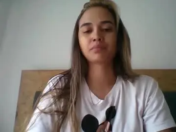 Chaturbate Live Sex Cam of triana_bell