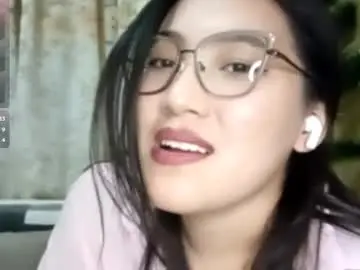 Chaturbate Live Sex Cam of ivory_vibe