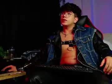 Chaturbate Live Sex Cam of lylebennett_