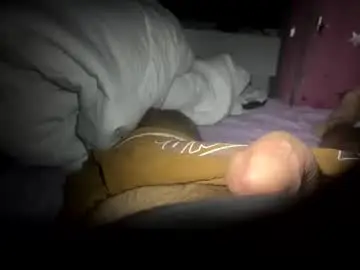 Chaturbate Live Sex Cam of eze_369