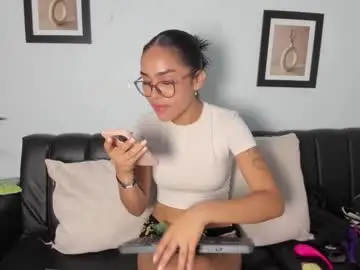 Chaturbate Live Sex of mia_petite72