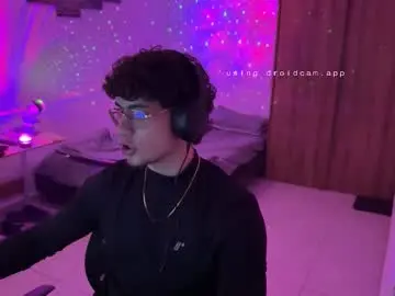 Chaturbate Live Sex Cam of kisan_smith