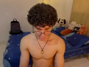 Chaturbate Live Sex Cam of tom_blue10