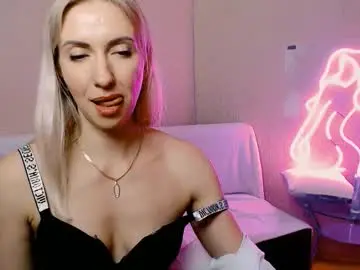 Chaturbate Live Sex Cam of cute_smile_shy