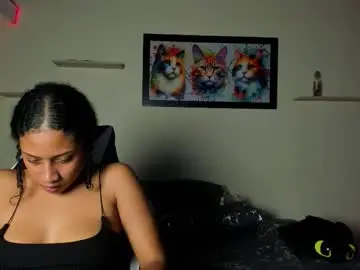 Chaturbate Live Sex Cam of meredit_cristi23