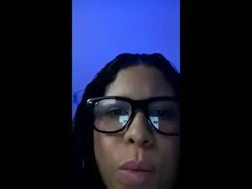 Chaturbate Live Sex Cam of isamoon99