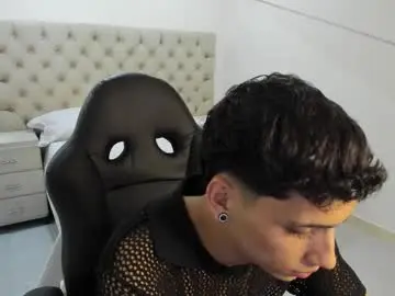 Chaturbate Live Sex Cam of jhoanleandro