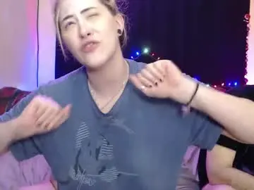 Chaturbate Live Sex Cam of foxymalloryknoxy69