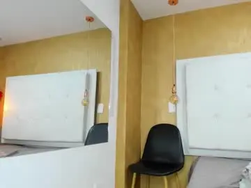 Chaturbate Live Sex Cam of milaa_petite