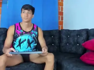 Chaturbate Live Sex Cam of robertmiller21