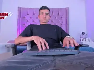 Chaturbate Nude Webcam of ethan_boy_