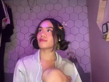Chaturbate Adult Webcams of ur_sweet_atarah18