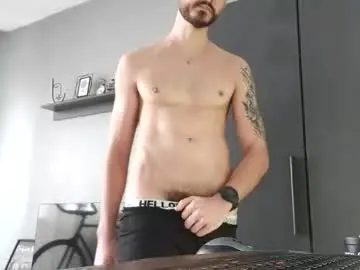 Chaturbate Live Sex Cam of adrianohunt