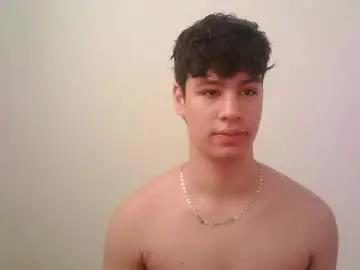 Chaturbate Sex Cam of zeus_183