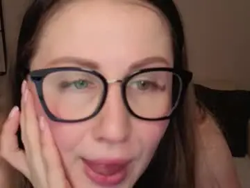 Chaturbate Live Sex Cam of helens_lov