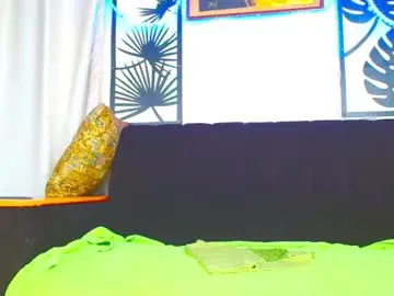 Chaturbate Live Sex Cam of queen_zoe01