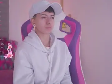 Chaturbate Adult Webcam of tommy_blue1