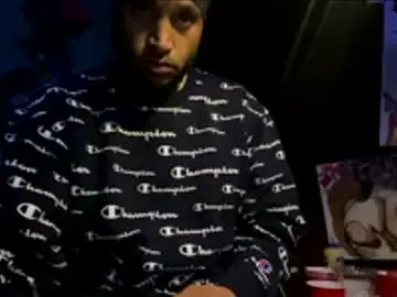 Chaturbate Live Sex Cam of bigwalkdog12