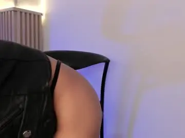 Chaturbate Nude Webcam of daiana_curly