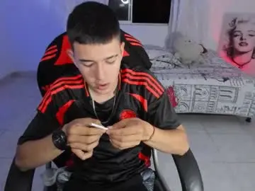 Chaturbate Live Sex Cam of aleckk_boy