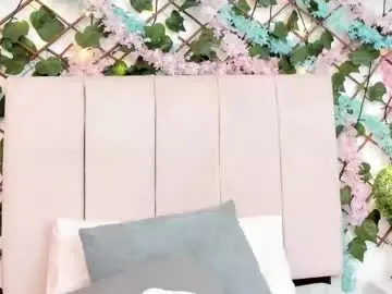 Chaturbate Live Sex Cam of lexi_bloom