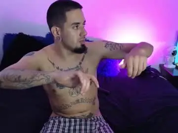 Chaturbate Live Sex Cam of tony_and_sophia