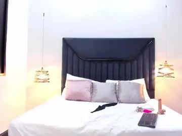 Chaturbate Live Sex Cam of camilavoit