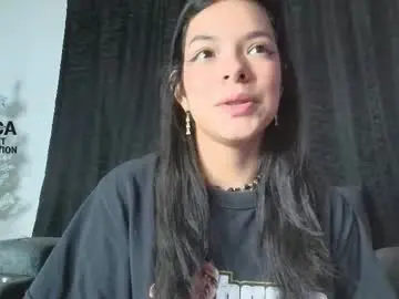 Chaturbate Watch Live Sex Cams of yungelitamor_