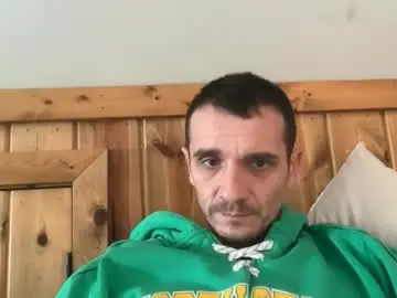 Chaturbate Live Sex Cam of bennymn