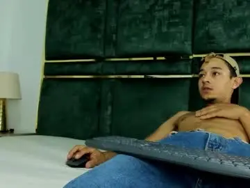 cloeandroman from chaturbate